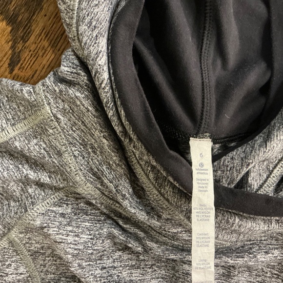 Lululemon Hooded Activewear Top EUC size 6 - Picture 3 of 5